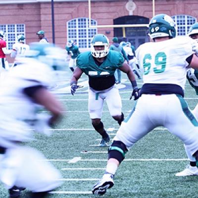 Action shot of Matthew Longley during a Charlotte 49ers football game.