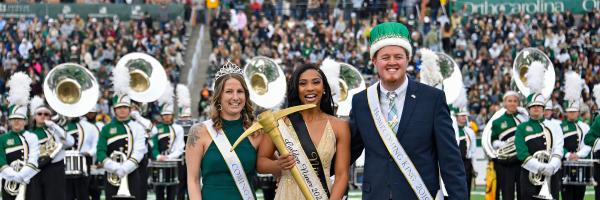Golden Niner crowned on field at Homecoming 2021