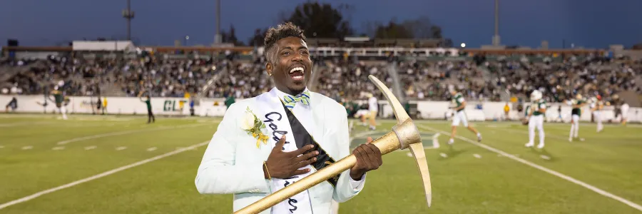 S.L. Ivey named Golden Niner 2024