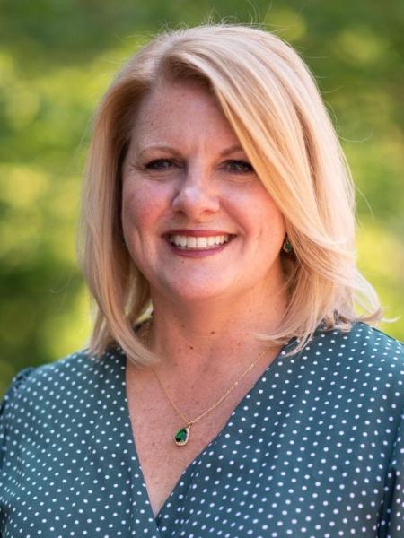 Christine Reed Davis headshot
