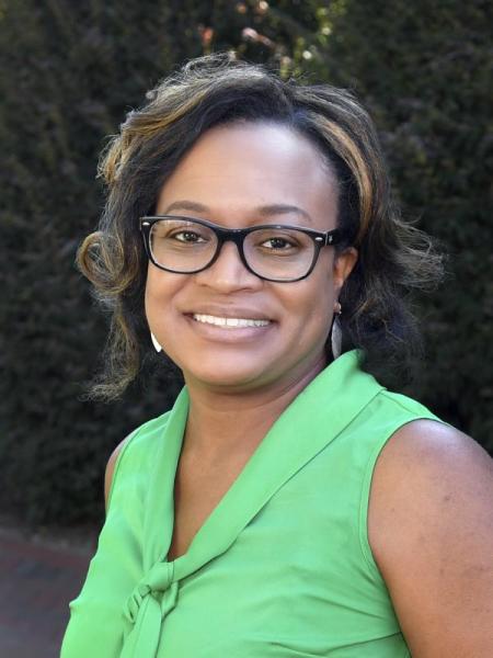 Headshot of Leigh Norwood smiling