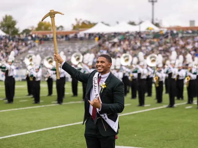 Kenan Moore smiling with the golden pickaxe after winning the Golden Niner.