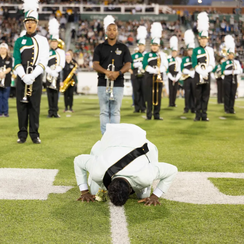 S.L. Ivey dropping down to his knees after winning the Golden Niner